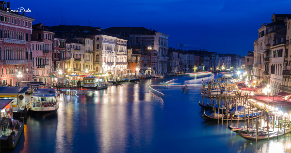 Venise_by_night_small
